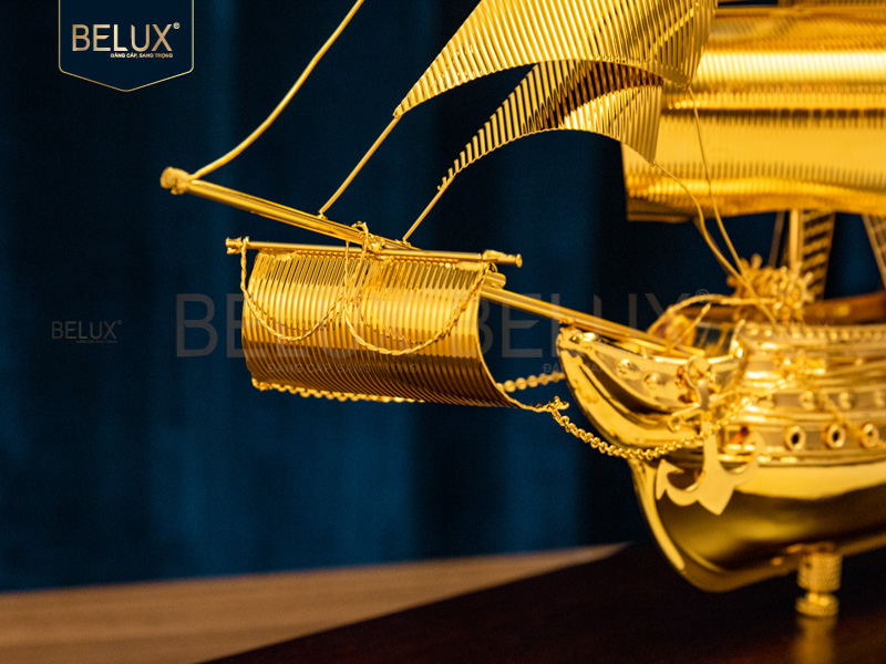 Thuyền buồm phong thủy mạ vàng 24k&nbsp;51x18x34cm